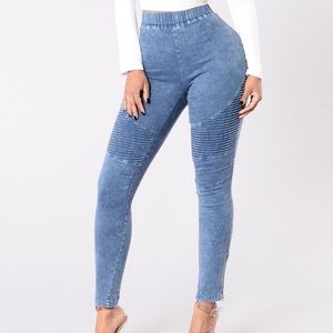 Jeggings with buttlifting shape